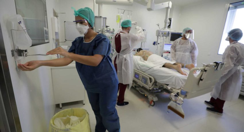 FILE PHOTO: Hospitalisations of COVID-19 patients rise in Marseille