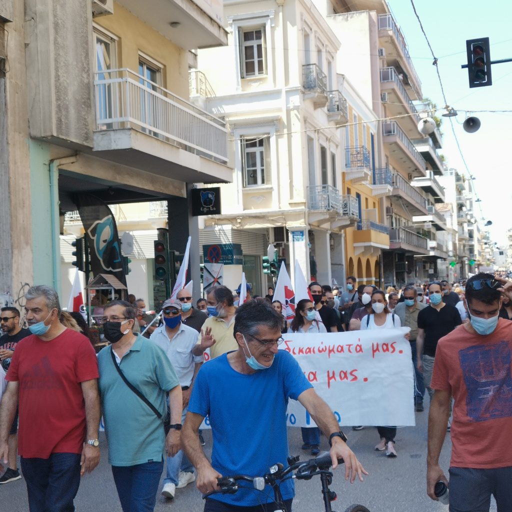 ΠΑΤΡΑ - ΦΩΤΟ: Χιλιάδες χθες στην πορεία για το εργασιακό νομοσχέδιο