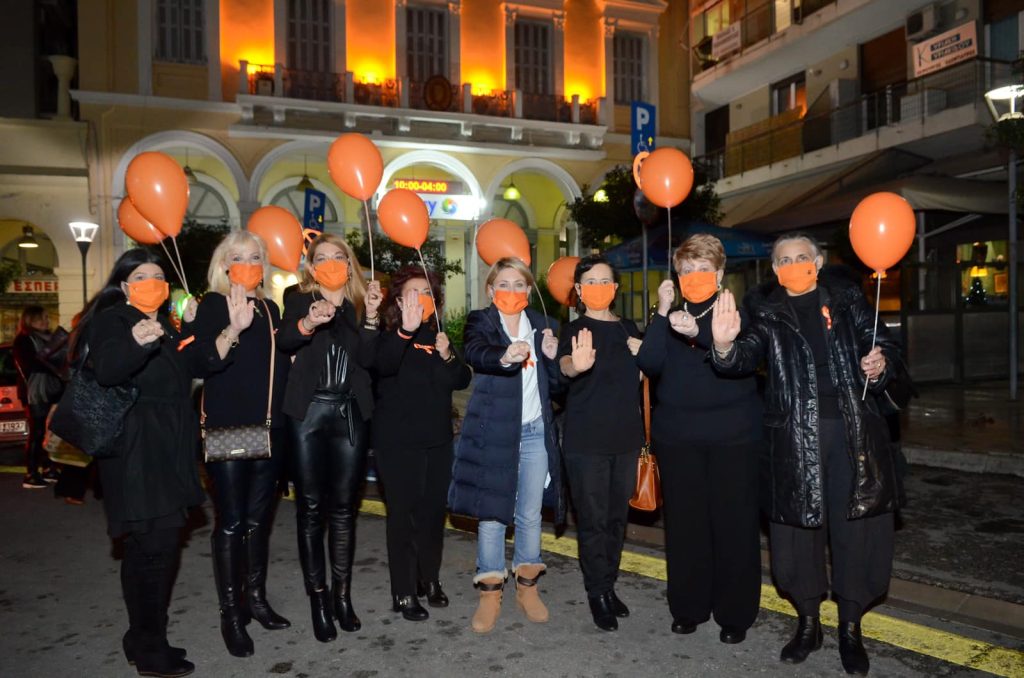 Οι γυναίκες της Πάτρας λένε όχι στην κακοποίηση – Οι χειρονομίες που σώζουν ζωές -ΦΩΤΟ