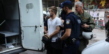 Προσαγωγές διαδηλωτών απο την αστυνομία κατά τη διάρκεια διαμαρτυρίας κατά της δημιουργίας σταθμού Μετρό στην πλατεία Εξαρχείων, Αθήνα, 11 Αυγουστου, 2022