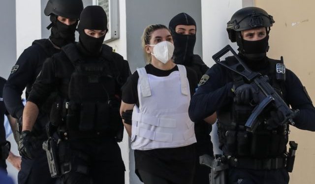 Απολογία της Ρούλας Πισπιρίγκου στην ανακρίτρια, Τετάρτη 20 Ιουλίου 2022. Η 33χρονη η οποία είναι προσωρινά κρατούμενη από τον περασμένο Απρίλιο για την ανθρωποκτονία σε βάρος της 9χρονης πρωτότοκης κόρης της Τζωρτζίνας Δασκαλάκη σύμφωνα με συμπληρωματική ποινική δίωξη που της ασκήθηκε, κατηγορείται ότι αποπειράθηκε να δολοφονήσει την 9χρονη, όταν αυτή νοσηλεύονταν στο «Καραμανδάνειο» νοσοκομείο της Πάτρας.
(ΓΙΑΝΝΗΣ ΠΑΝΑΓΟΠΟΥΛΟΣ/EUROKINISSI)