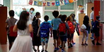 A sign reads "Welcome" as children return to the Simonetta Salacone primary and secondary school for the first time since March, adhering to strict regulations to avoid coronavirus disease (COVID-19) contagion, in Rome, Italy, September 14, 2020. REUTERS/Remo Casilli