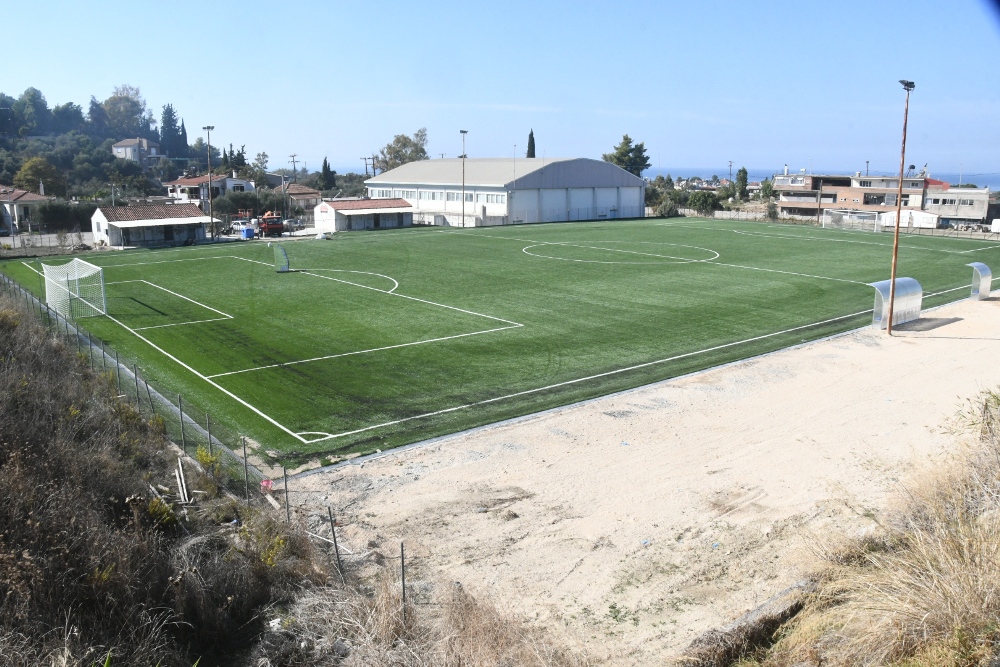 Γήπεδο Ροϊτίκων: Έτοιμο και στη διάθεση του ερασιτεχνικού ποδοσφαίρου – Το επισκέφθηκε ο Κώστας Πελετίδης