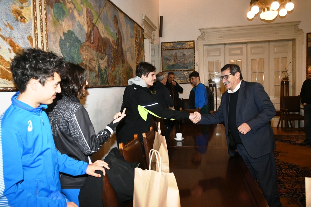 Με τον δήμαρχο συναντήθηκαν οι αθλητές στίβου της Ιταλίας που ήρθαν στην Πάτρα (pics)