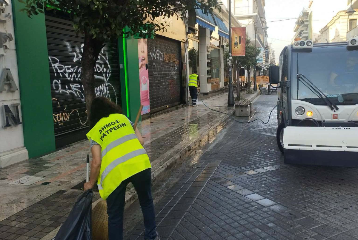 Δήμος Πατρέων: Δύο σαρώσεις την εβδομάδα σε πλατείες και στους κεντρικούς πεζόδρομους (Φώτο)