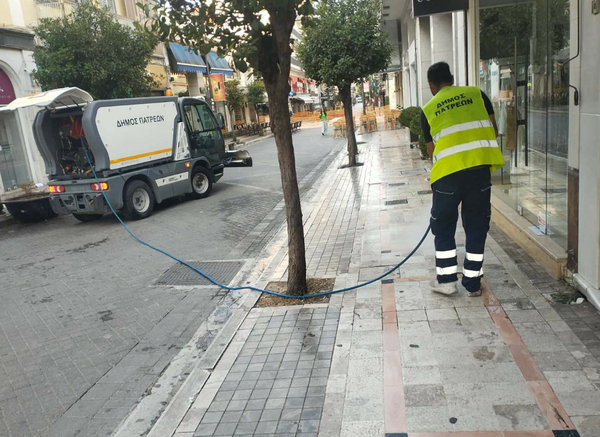 Δήμος Πατρέων: Δύο σαρώσεις την εβδομάδα σε πλατείες και στους κεντρικούς πεζόδρομους (Φώτο)