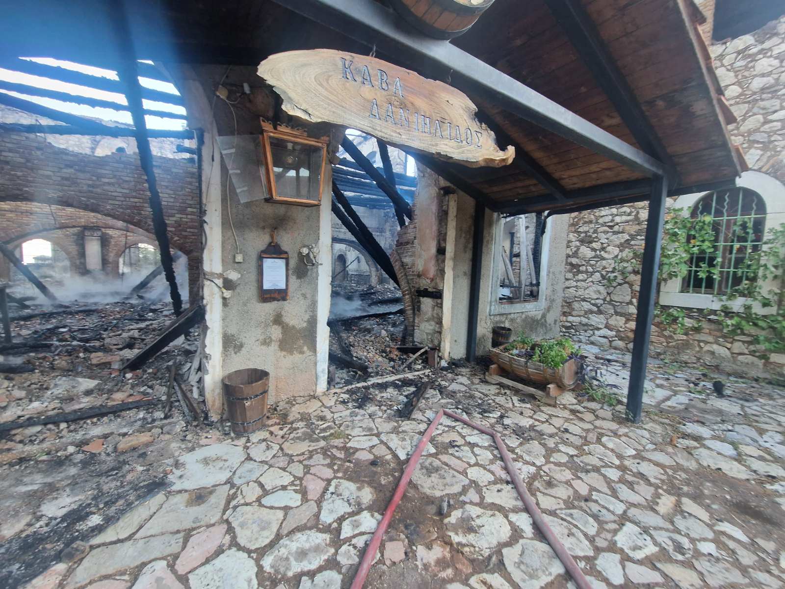 Πυρκαγιά στην έκθεση κρασιών Αχαΐα Κλάους στην Πάτρα Πυρκαγιά στην έκθεση κρασιών Αχαΐα Κλάους στην Πάτρα | NEWSFIRE.GR
