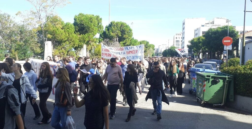Πάτρα: Κινητοποιήσεις από μαθητές, φοιτητές, εκπαιδευτικούς και υγειονομικούς – Για ακρίβεια και κόστος στέγασης (Φωτό και βίντεο) 7 ka 17