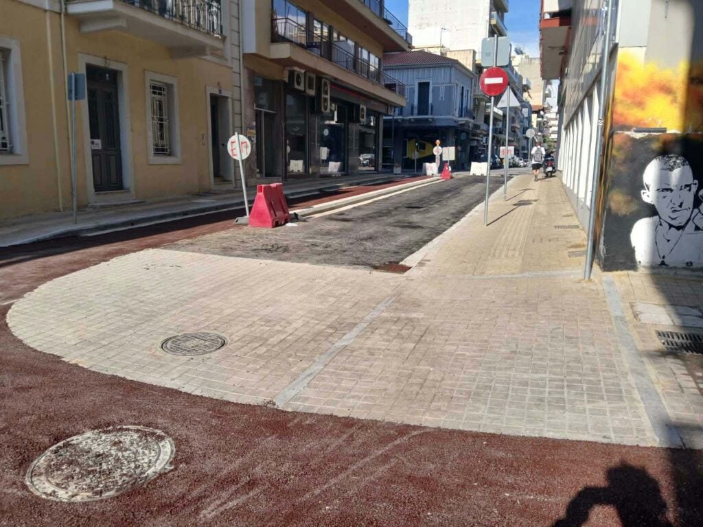 Πάτρα: Πώς διαμορφώνεται ο ποδηλατόδρομος στο κέντρο! Που θα βλέπουμε.... μπορντό άσφαλτο