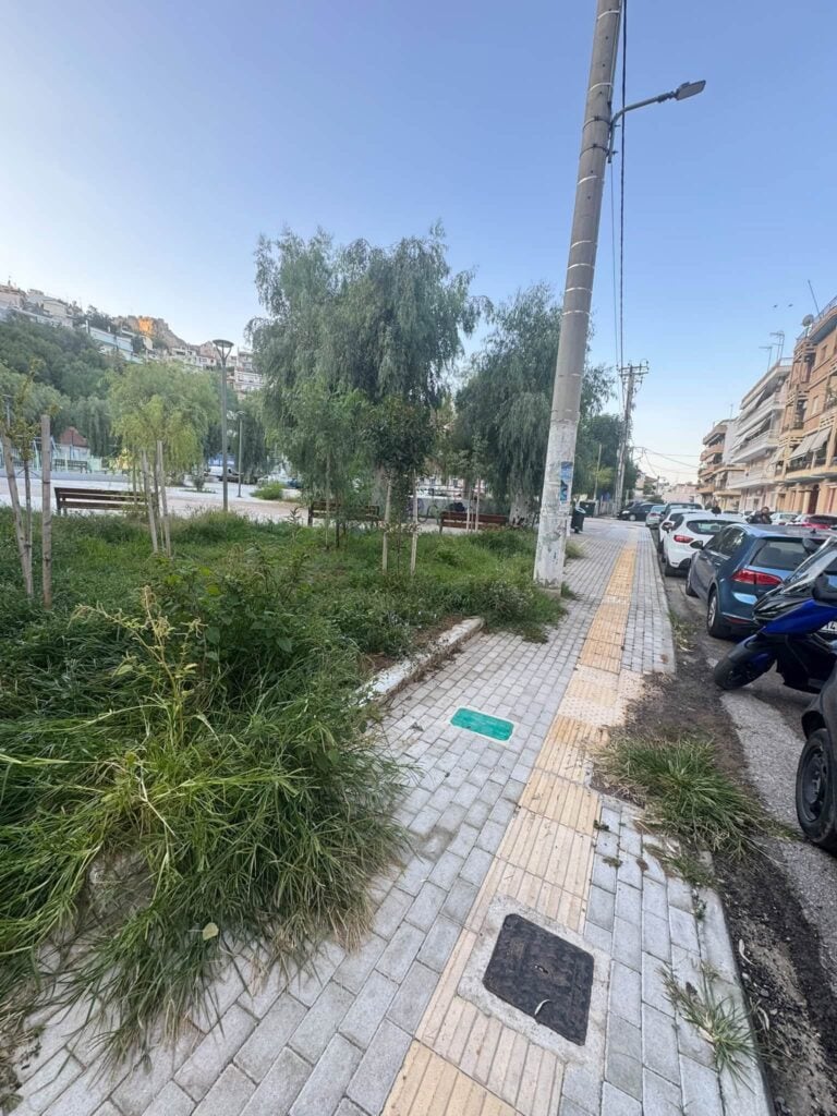 Πάτρα – Βλατερό: Παραδόθηκε η πλατεία Ανδρούτσου, αλλά το πράσινο χρειάζεται φροντίδα (Φώτο)